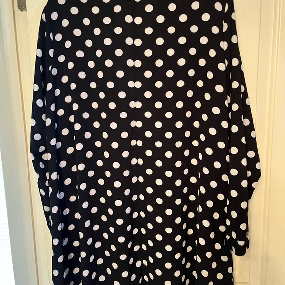 Fashionable black and white Polka Dot Duster - Picture 2 of 4